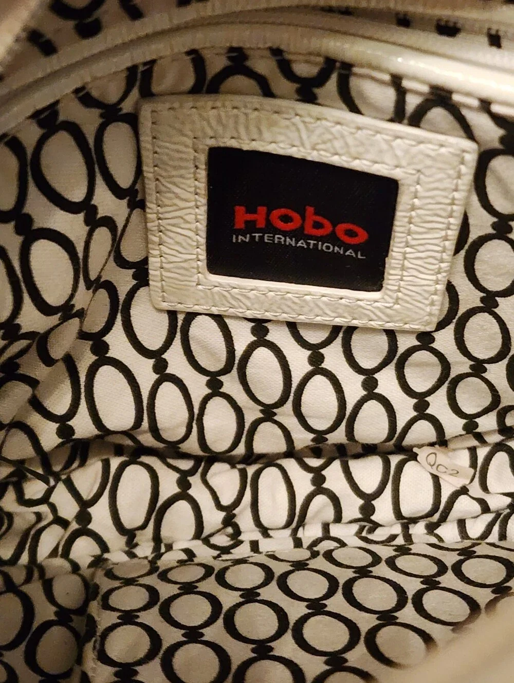 HOBO Deb Round WhitePatent Leather Crossbody bag Silver chain strap 7